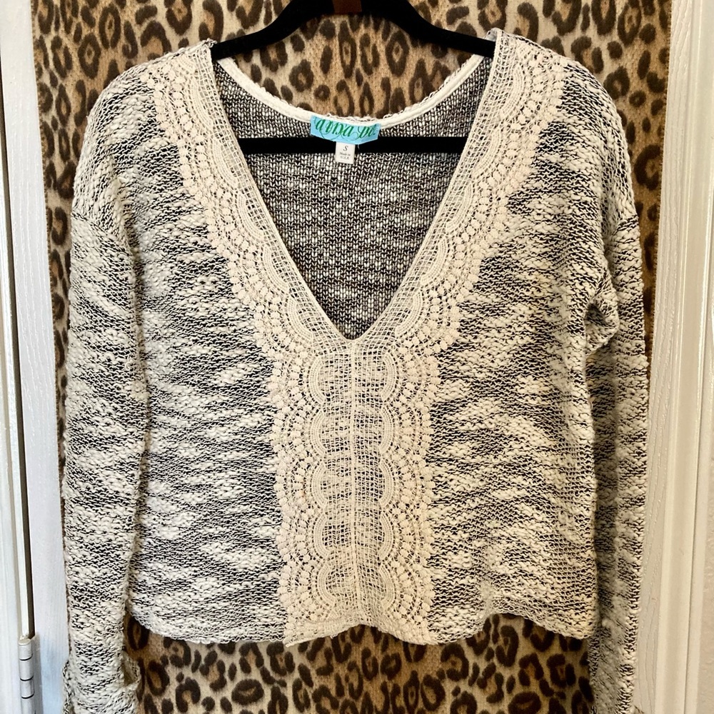 Dina Be - black/cream with lace V-neck cropped sweater (lightweight).  Size S